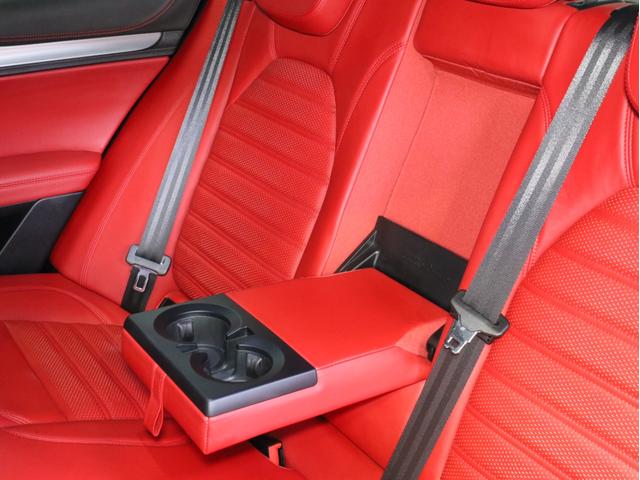 ステルヴィオ 2.2ターボ ディーゼルQ4スポーツパッケージ 禁煙 ZF製8速AT 電子制御式4WD 赤革スポーツシート レザーダッシュボード ブラックルーフレール ブラックウインドウトリム 19AW ハーマンカードン カープレイ対応 バックカメラ(61枚目)