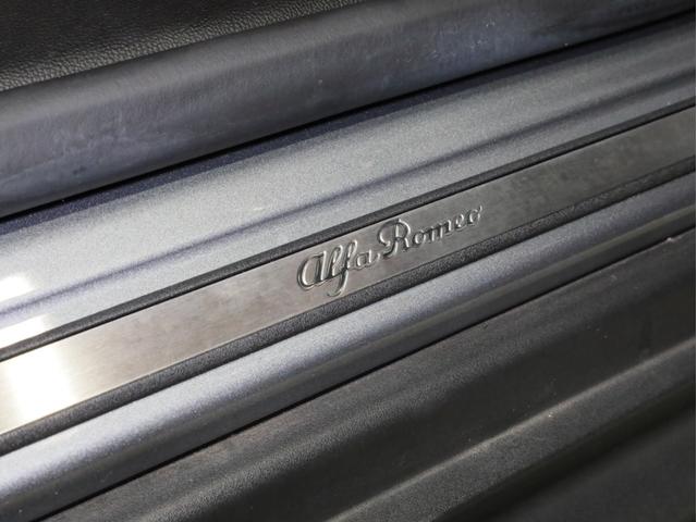 ステルヴィオ 2.2ターボ ディーゼルQ4スポーツパッケージ 禁煙 ZF製8速AT 電子制御式4WD 赤革スポーツシート レザーダッシュボード ブラックルーフレール ブラックウインドウトリム 19AW ハーマンカードン カープレイ対応 バックカメラ(66枚目)