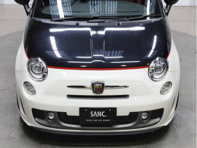 アバルト595C ツーリズモ 禁煙 赤革シート 2トーンボディカラー ブラックソフトトップ 17インチAW ケンウッド製ナビTV リアコーナーセンサー スポーツモード ルーフエンドスポイラー スポーツサス レッドキャリパー(4枚目)