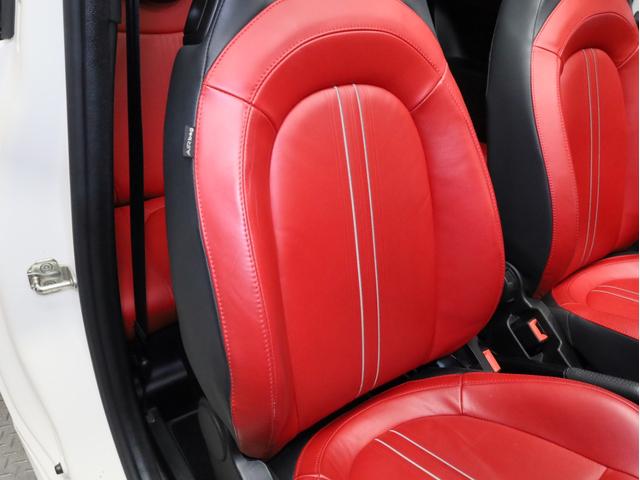 アバルト595C ツーリズモ 禁煙 赤革シート 2トーンボディカラー ブラックソフトトップ 17インチAW ケンウッド製ナビTV リアコーナーセンサー スポーツモード ルーフエンドスポイラー スポーツサス レッドキャリパー(8枚目)