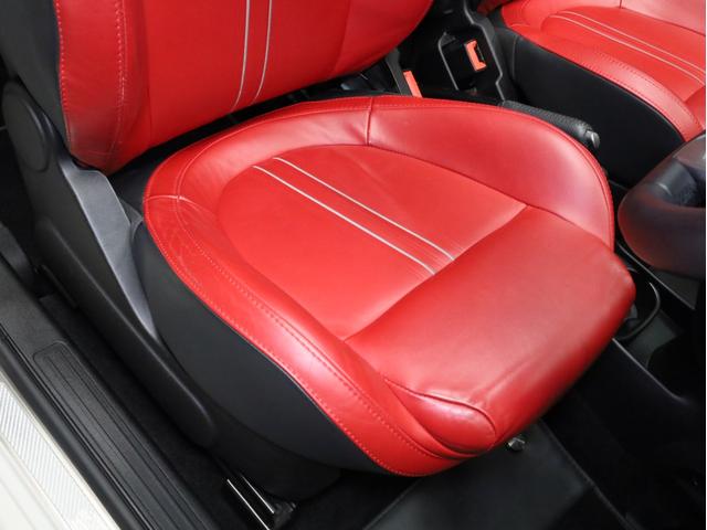 アバルト595C ツーリズモ 禁煙 赤革シート 2トーンボディカラー ブラックソフトトップ 17インチAW ケンウッド製ナビTV リアコーナーセンサー スポーツモード ルーフエンドスポイラー スポーツサス レッドキャリパー(9枚目)