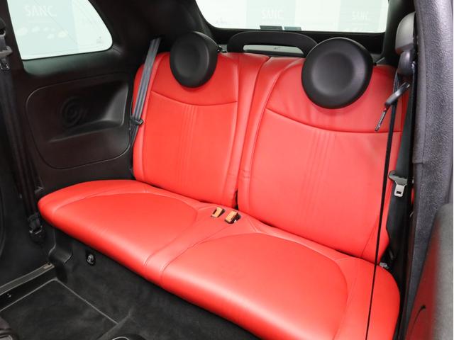 アバルト595C ツーリズモ 禁煙 赤革シート 2トーンボディカラー ブラックソフトトップ 17インチAW ケンウッド製ナビTV リアコーナーセンサー スポーツモード ルーフエンドスポイラー スポーツサス レッドキャリパー(11枚目)