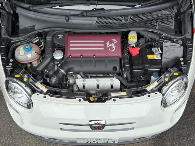 アバルト595C ツーリズモ 禁煙 赤革シート 2トーンボディカラー ブラックソフトトップ 17インチAW ケンウッド製ナビTV リアコーナーセンサー スポーツモード ルーフエンドスポイラー スポーツサス レッドキャリパー(17枚目)