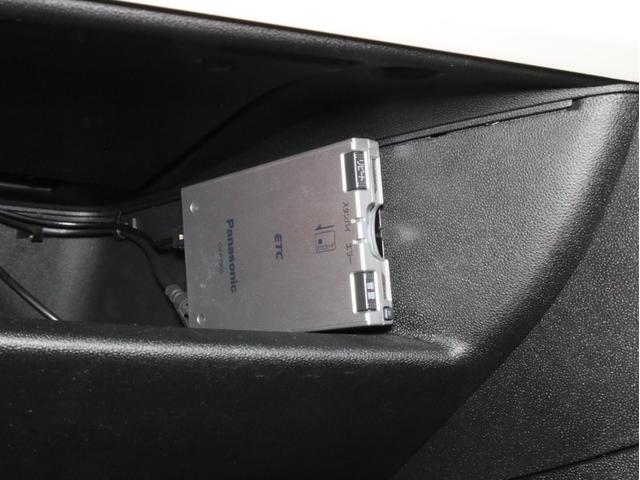 アバルト595C ツーリズモ 禁煙 赤革シート 2トーンボディカラー ブラックソフトトップ 17インチAW ケンウッド製ナビTV リアコーナーセンサー スポーツモード ルーフエンドスポイラー スポーツサス レッドキャリパー(19枚目)