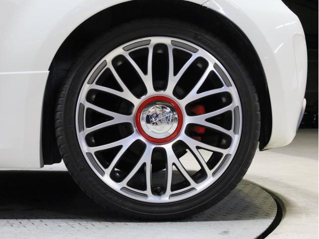 アバルト595C ツーリズモ 禁煙 赤革シート 2トーンボディカラー ブラックソフトトップ 17インチAW ケンウッド製ナビTV リアコーナーセンサー スポーツモード ルーフエンドスポイラー スポーツサス レッドキャリパー(20枚目)