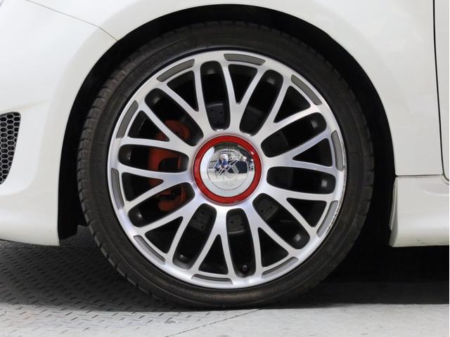 アバルト595C ツーリズモ 禁煙 赤革シート 2トーンボディカラー ブラックソフトトップ 17インチAW ケンウッド製ナビTV リアコーナーセンサー スポーツモード ルーフエンドスポイラー スポーツサス レッドキャリパー(23枚目)