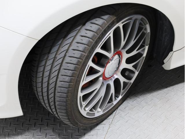 アバルト595C ツーリズモ 禁煙 赤革シート 2トーンボディカラー ブラックソフトトップ 17インチAW ケンウッド製ナビTV リアコーナーセンサー スポーツモード ルーフエンドスポイラー スポーツサス レッドキャリパー(25枚目)