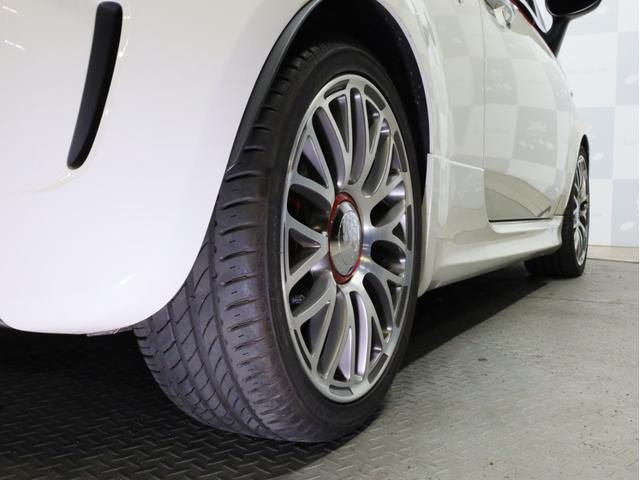 アバルト595C ツーリズモ 禁煙 赤革シート 2トーンボディカラー ブラックソフトトップ 17インチAW ケンウッド製ナビTV リアコーナーセンサー スポーツモード ルーフエンドスポイラー スポーツサス レッドキャリパー(27枚目)