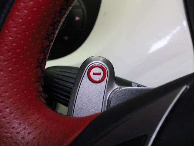 アバルト595C ツーリズモ 禁煙 赤革シート 2トーンボディカラー ブラックソフトトップ 17インチAW ケンウッド製ナビTV リアコーナーセンサー スポーツモード ルーフエンドスポイラー スポーツサス レッドキャリパー(39枚目)
