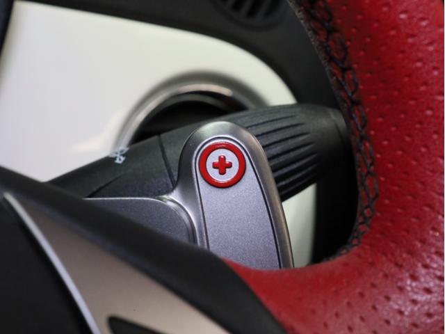 アバルト595C ツーリズモ 禁煙 赤革シート 2トーンボディカラー ブラックソフトトップ 17インチAW ケンウッド製ナビTV リアコーナーセンサー スポーツモード ルーフエンドスポイラー スポーツサス レッドキャリパー(40枚目)