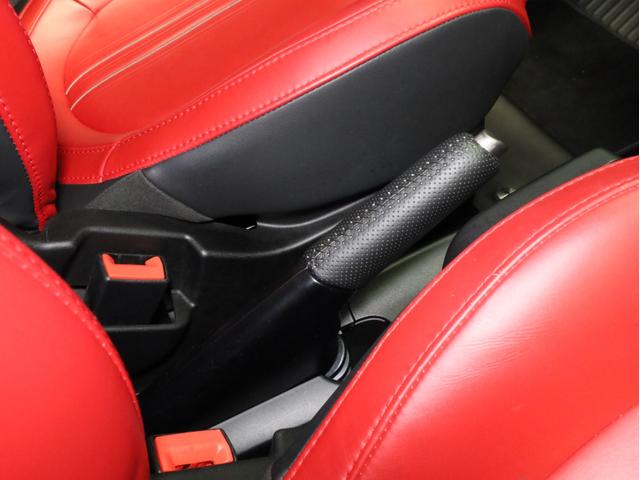 アバルト595C ツーリズモ 禁煙 赤革シート 2トーンボディカラー ブラックソフトトップ 17インチAW ケンウッド製ナビTV リアコーナーセンサー スポーツモード ルーフエンドスポイラー スポーツサス レッドキャリパー(50枚目)