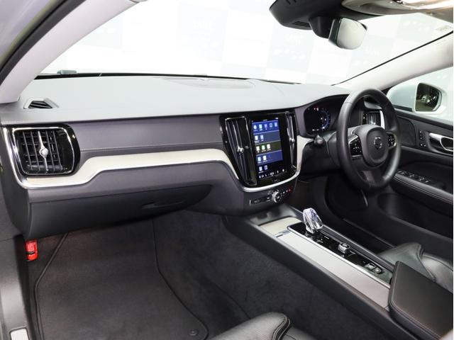 V60 クロスカントリー アルティメット B5 AWD 禁煙車 黒革シート harman/kardonサウンドシステム 全周囲カメラ 前後コーナーセンサー フルLEDヘッドライト 19インチAW(14枚目)