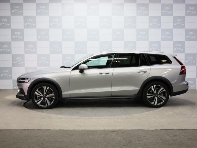 V60 クロスカントリー アルティメット B5 AWD 禁煙車 黒革シート harman/kardonサウンドシステム 全周囲カメラ 前後コーナーセンサー フルLEDヘッドライト 19インチAW(38枚目)