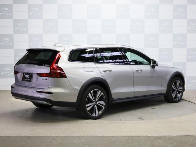 V60 クロスカントリー アルティメット B5 AWD 禁煙車 黒革シート harman/kardonサウンドシステム 全周囲カメラ 前後コーナーセンサー フルLEDヘッドライト 19インチAW(41枚目)