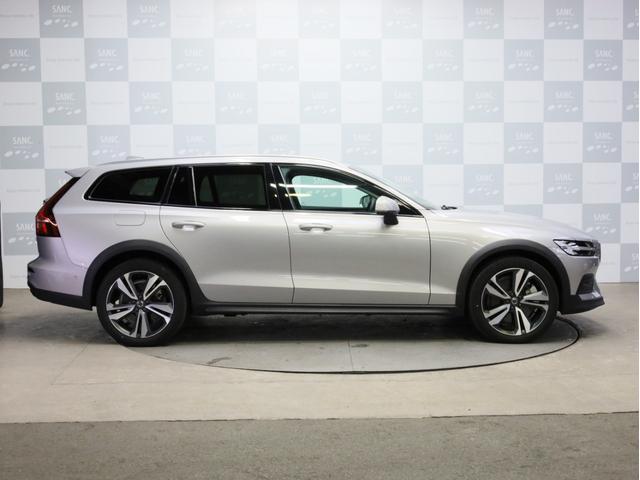 V60 クロスカントリー アルティメット B5 AWD 禁煙車 黒革シート harman/kardonサウンドシステム 全周囲カメラ 前後コーナーセンサー フルLEDヘッドライト 19インチAW(42枚目)