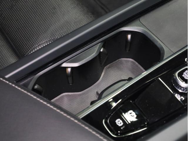 V60 クロスカントリー アルティメット B5 AWD 禁煙車 黒革シート harman/kardonサウンドシステム 全周囲カメラ 前後コーナーセンサー フルLEDヘッドライト 19インチAW(54枚目)