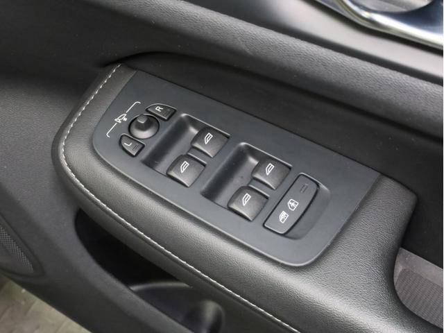V60 クロスカントリー アルティメット B5 AWD 禁煙車 黒革シート harman/kardonサウンドシステム 全周囲カメラ 前後コーナーセンサー フルLEDヘッドライト 19インチAW(64枚目)