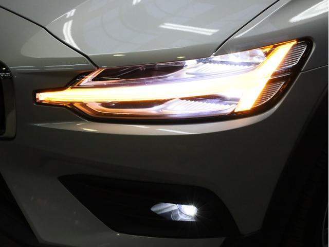 V60 クロスカントリー アルティメット B5 AWD 禁煙車 黒革シート harman/kardonサウンドシステム 全周囲カメラ 前後コーナーセンサー フルLEDヘッドライト 19インチAW(72枚目)