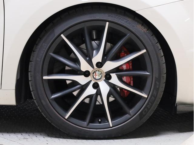 ミト クアドリフォリオ　ヴェルデ　禁煙　６速ＭＴ　ＫＷ車高調　スーパースプリントマフラー　カーボンＦスポイラー　レースチップ　ブレンボ製Ｆブレーキキャリパー　ＢＯＳＥスピーカー　ポルトローナフラウ製レザーシート　シートヒーター（25枚目）