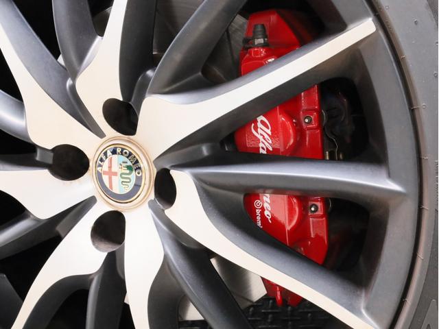 ミト クアドリフォリオ　ヴェルデ　禁煙　６速ＭＴ　ＫＷ車高調　スーパースプリントマフラー　カーボンＦスポイラー　レースチップ　ブレンボ製Ｆブレーキキャリパー　ＢＯＳＥスピーカー　ポルトローナフラウ製レザーシート　シートヒーター（33枚目）