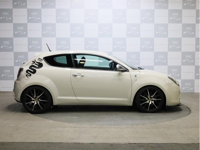 ミト クアドリフォリオ　ヴェルデ　禁煙　６速ＭＴ　ＫＷ車高調　スーパースプリントマフラー　カーボンＦスポイラー　レースチップ　ブレンボ製Ｆブレーキキャリパー　ＢＯＳＥスピーカー　ポルトローナフラウ製レザーシート　シートヒーター（41枚目）