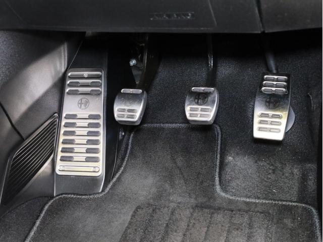 ミト クアドリフォリオ　ヴェルデ　禁煙　６速ＭＴ　ＫＷ車高調　スーパースプリントマフラー　カーボンＦスポイラー　レースチップ　ブレンボ製Ｆブレーキキャリパー　ＢＯＳＥスピーカー　ポルトローナフラウ製レザーシート　シートヒーター（50枚目）