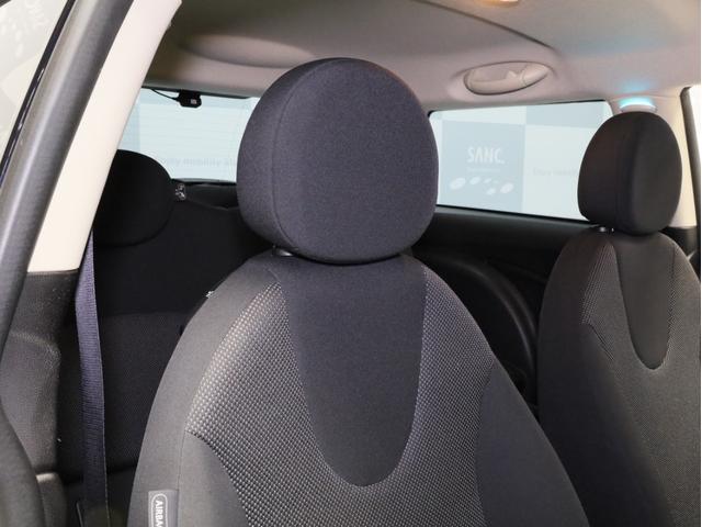 ＭＩＮＩ クーパー　禁煙　ＭＴモード付き６速ＡＴ　クロームラインエクステリア　ホワイトサイドウインカー　前後ドライブレコーダー　純正ＣＤオーディオ　ＥＴＣ　キセノンヘッドライト　１５インチアルミホイール　オートエアコン（6枚目）