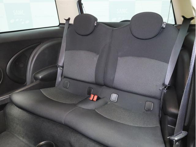 ＭＩＮＩ クーパー　禁煙　ＭＴモード付き６速ＡＴ　クロームラインエクステリア　ホワイトサイドウインカー　前後ドライブレコーダー　純正ＣＤオーディオ　ＥＴＣ　キセノンヘッドライト　１５インチアルミホイール　オートエアコン（10枚目）