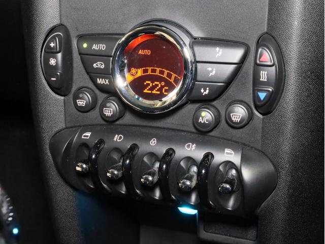 ＭＩＮＩ クーパー　禁煙　ＭＴモード付き６速ＡＴ　クロームラインエクステリア　ホワイトサイドウインカー　前後ドライブレコーダー　純正ＣＤオーディオ　ＥＴＣ　キセノンヘッドライト　１５インチアルミホイール　オートエアコン（13枚目）