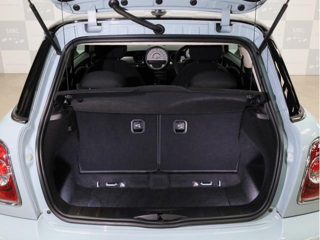 ＭＩＮＩ クーパー　禁煙　ＭＴモード付き６速ＡＴ　クロームラインエクステリア　ホワイトサイドウインカー　前後ドライブレコーダー　純正ＣＤオーディオ　ＥＴＣ　キセノンヘッドライト　１５インチアルミホイール　オートエアコン（16枚目）