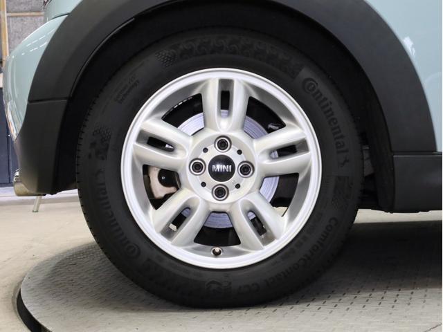 ＭＩＮＩ クーパー　禁煙　ＭＴモード付き６速ＡＴ　クロームラインエクステリア　ホワイトサイドウインカー　前後ドライブレコーダー　純正ＣＤオーディオ　ＥＴＣ　キセノンヘッドライト　１５インチアルミホイール　オートエアコン（18枚目）