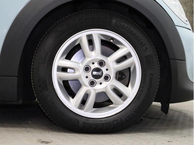 ＭＩＮＩ クーパー　禁煙　ＭＴモード付き６速ＡＴ　クロームラインエクステリア　ホワイトサイドウインカー　前後ドライブレコーダー　純正ＣＤオーディオ　ＥＴＣ　キセノンヘッドライト　１５インチアルミホイール　オートエアコン（20枚目）