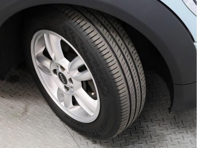 ＭＩＮＩ クーパー　禁煙　ＭＴモード付き６速ＡＴ　クロームラインエクステリア　ホワイトサイドウインカー　前後ドライブレコーダー　純正ＣＤオーディオ　ＥＴＣ　キセノンヘッドライト　１５インチアルミホイール　オートエアコン（22枚目）