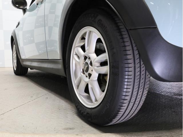 ＭＩＮＩ クーパー　禁煙　ＭＴモード付き６速ＡＴ　クロームラインエクステリア　ホワイトサイドウインカー　前後ドライブレコーダー　純正ＣＤオーディオ　ＥＴＣ　キセノンヘッドライト　１５インチアルミホイール　オートエアコン（24枚目）