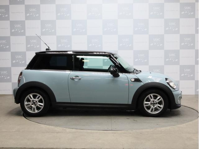 ＭＩＮＩ クーパー　禁煙　ＭＴモード付き６速ＡＴ　クロームラインエクステリア　ホワイトサイドウインカー　前後ドライブレコーダー　純正ＣＤオーディオ　ＥＴＣ　キセノンヘッドライト　１５インチアルミホイール　オートエアコン（32枚目）