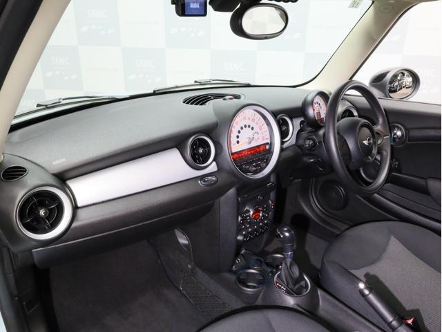 ＭＩＮＩ クーパー　禁煙　ＭＴモード付き６速ＡＴ　クロームラインエクステリア　ホワイトサイドウインカー　前後ドライブレコーダー　純正ＣＤオーディオ　ＥＴＣ　キセノンヘッドライト　１５インチアルミホイール　オートエアコン（52枚目）