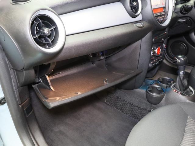 ＭＩＮＩ クーパー　禁煙　ＭＴモード付き６速ＡＴ　クロームラインエクステリア　ホワイトサイドウインカー　前後ドライブレコーダー　純正ＣＤオーディオ　ＥＴＣ　キセノンヘッドライト　１５インチアルミホイール　オートエアコン（53枚目）