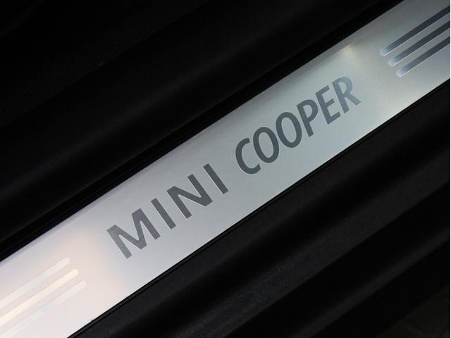 ＭＩＮＩ クーパー　禁煙　ＭＴモード付き６速ＡＴ　クロームラインエクステリア　ホワイトサイドウインカー　前後ドライブレコーダー　純正ＣＤオーディオ　ＥＴＣ　キセノンヘッドライト　１５インチアルミホイール　オートエアコン（59枚目）