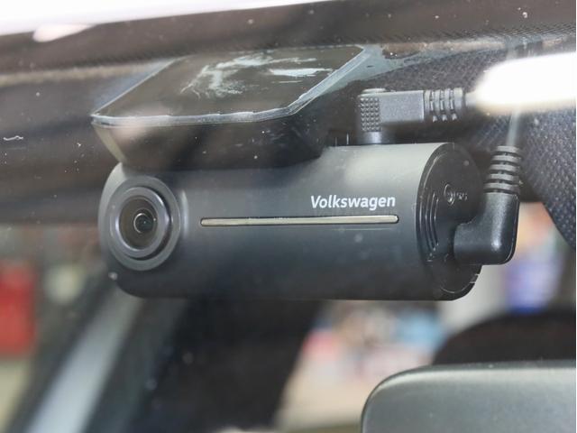 ポロＧＴＩ 　禁煙　テクノロジーＰＫＧ　デジタルメーター　スマホワイヤレスチャージ　純正ナビ　フルセグＴＶバックカメラ　パークアシスト　セーフティＰＫＧ　ブラインドスポットアシスト　リアトラフィックアラート　ＡＣＣ（4枚目）