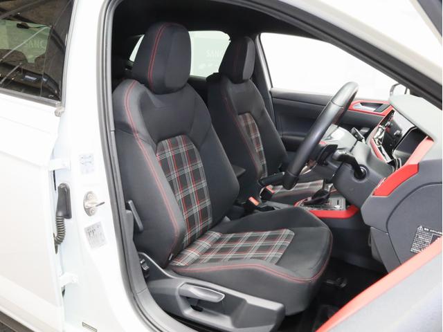 ポロＧＴＩ 　禁煙　テクノロジーＰＫＧ　デジタルメーター　スマホワイヤレスチャージ　純正ナビ　フルセグＴＶバックカメラ　パークアシスト　セーフティＰＫＧ　ブラインドスポットアシスト　リアトラフィックアラート　ＡＣＣ（7枚目）