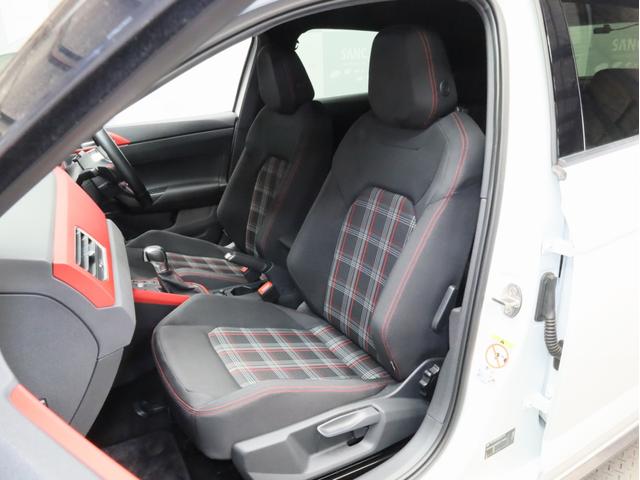 ポロＧＴＩ 　禁煙　テクノロジーＰＫＧ　デジタルメーター　スマホワイヤレスチャージ　純正ナビ　フルセグＴＶバックカメラ　パークアシスト　セーフティＰＫＧ　ブラインドスポットアシスト　リアトラフィックアラート　ＡＣＣ（11枚目）