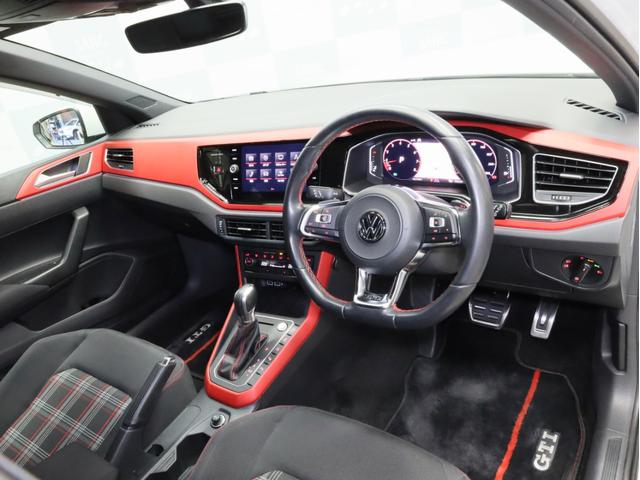 ポロＧＴＩ 　禁煙　テクノロジーＰＫＧ　デジタルメーター　スマホワイヤレスチャージ　純正ナビ　フルセグＴＶバックカメラ　パークアシスト　セーフティＰＫＧ　ブラインドスポットアシスト　リアトラフィックアラート　ＡＣＣ（13枚目）