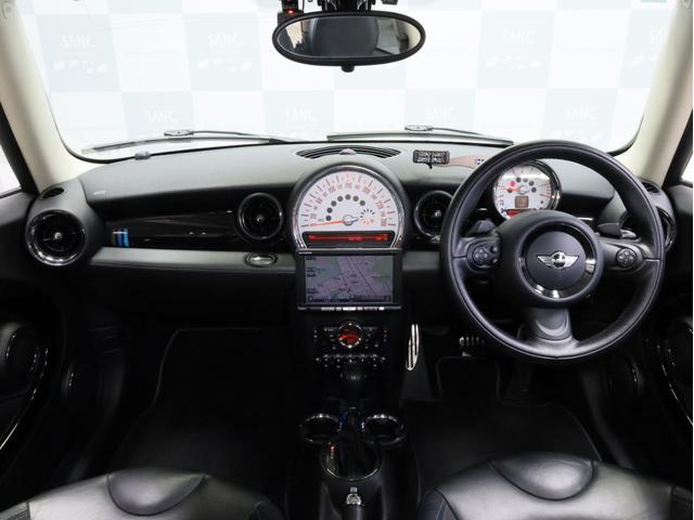ＭＩＮＩ クーパーＳ　ベイズウオーター　禁煙　ボンネットスポーツストライプ　ストライプデザインミラーキャップ　ハイグロスブラック１７ＡＷ　専用レザーシート　ブルー＆グレーステッチ　クロームラインインテリア　スポーツモード（3枚目）