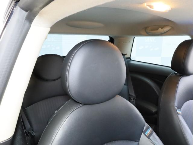 ＭＩＮＩ クーパーＳ　ベイズウオーター　禁煙　ボンネットスポーツストライプ　ストライプデザインミラーキャップ　ハイグロスブラック１７ＡＷ　専用レザーシート　ブルー＆グレーステッチ　クロームラインインテリア　スポーツモード（5枚目）