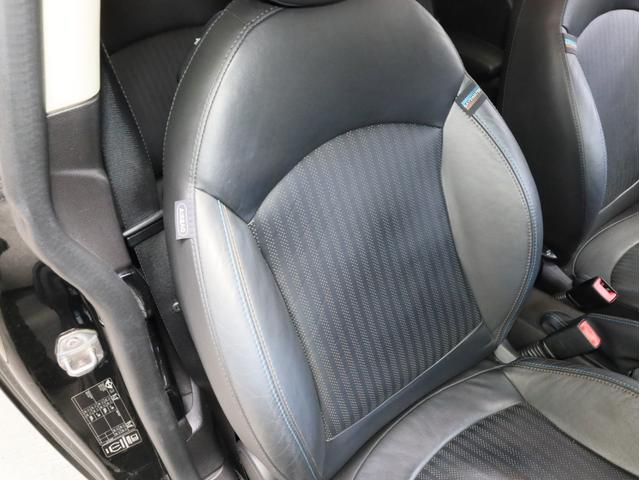 ＭＩＮＩ クーパーＳ　ベイズウオーター　禁煙　ボンネットスポーツストライプ　ストライプデザインミラーキャップ　ハイグロスブラック１７ＡＷ　専用レザーシート　ブルー＆グレーステッチ　クロームラインインテリア　スポーツモード（6枚目）