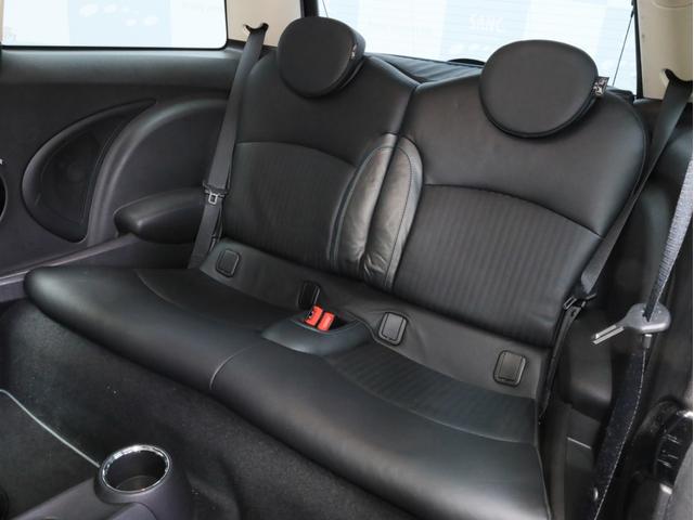 ＭＩＮＩ クーパーＳ　ベイズウオーター　禁煙　ボンネットスポーツストライプ　ストライプデザインミラーキャップ　ハイグロスブラック１７ＡＷ　専用レザーシート　ブルー＆グレーステッチ　クロームラインインテリア　スポーツモード（9枚目）