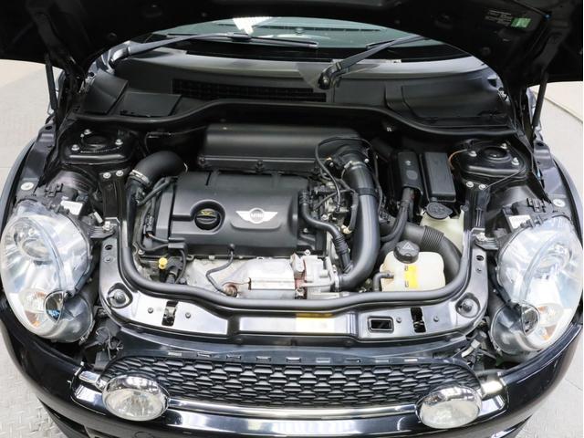 ＭＩＮＩ クーパーＳ　ベイズウオーター　禁煙　ボンネットスポーツストライプ　ストライプデザインミラーキャップ　ハイグロスブラック１７ＡＷ　専用レザーシート　ブルー＆グレーステッチ　クロームラインインテリア　スポーツモード（15枚目）