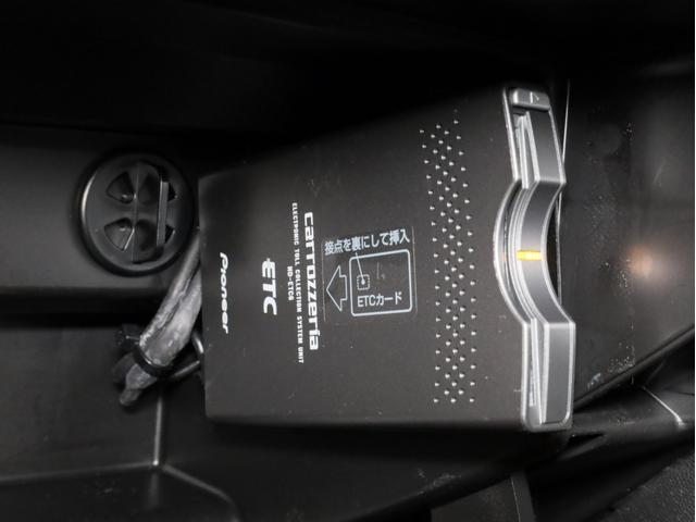 ＭＩＮＩ クーパーＳ　ベイズウオーター　禁煙　ボンネットスポーツストライプ　ストライプデザインミラーキャップ　ハイグロスブラック１７ＡＷ　専用レザーシート　ブルー＆グレーステッチ　クロームラインインテリア　スポーツモード（17枚目）