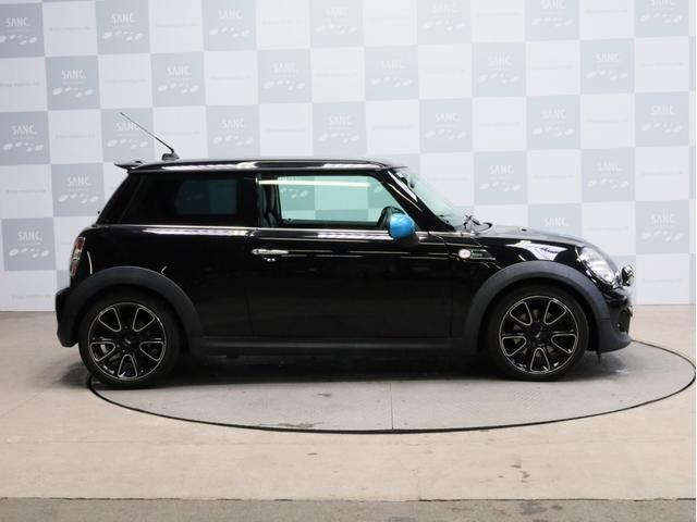 ＭＩＮＩ クーパーＳ　ベイズウオーター　禁煙　ボンネットスポーツストライプ　ストライプデザインミラーキャップ　ハイグロスブラック１７ＡＷ　専用レザーシート　ブルー＆グレーステッチ　クロームラインインテリア　スポーツモード（34枚目）