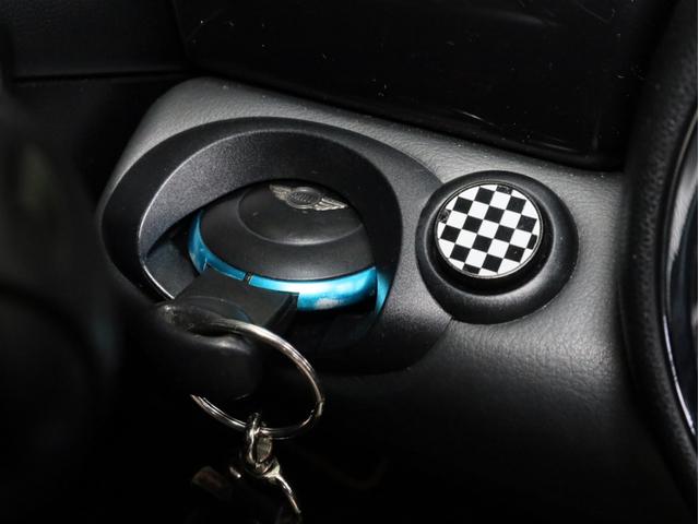 ＭＩＮＩ クーパーＳ　ベイズウオーター　禁煙　ボンネットスポーツストライプ　ストライプデザインミラーキャップ　ハイグロスブラック１７ＡＷ　専用レザーシート　ブルー＆グレーステッチ　クロームラインインテリア　スポーツモード（39枚目）